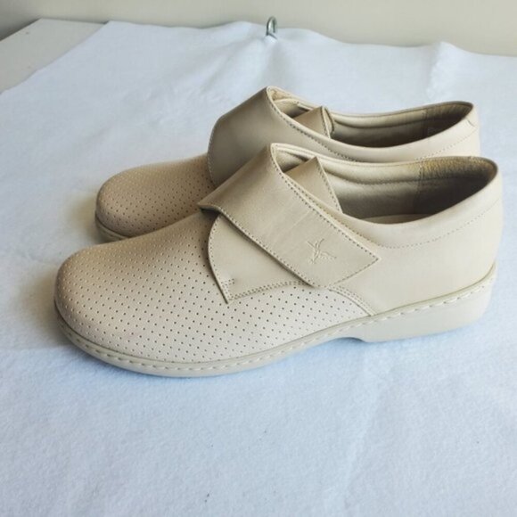 Portofino Sand Perforated Stretch Shoes Size 8 (41) NWOT - Picture 2 of 9